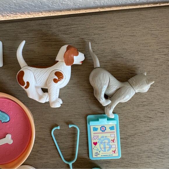 1996‎ Mattel Pet Doctor Playset with Dog & Cat + Accessories - Picture 4 of 11